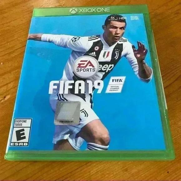 FIFA 19 on Xbox One - Picture 1 of 4
